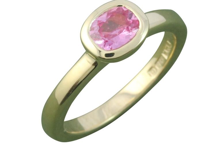 Pink sapphire and yellow gold ring