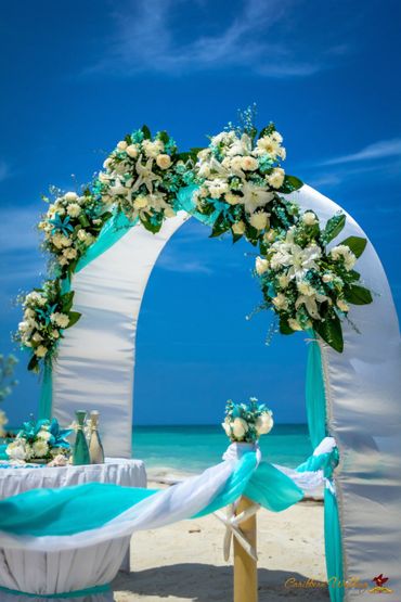 Overseas blue wedding ceremony decor