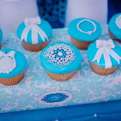Breakfast at tiffany's blue wedding cupcakes
