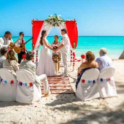 Beach red wedding ceremony decor