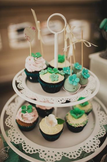 Green wedding cupcakes