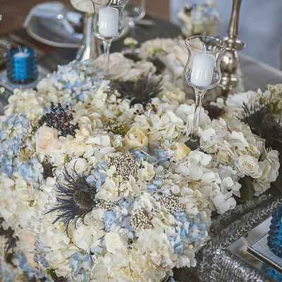 English blue wedding floral decor