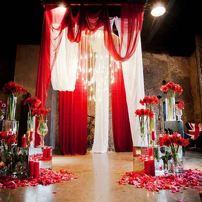 Red wedding ceremony decor