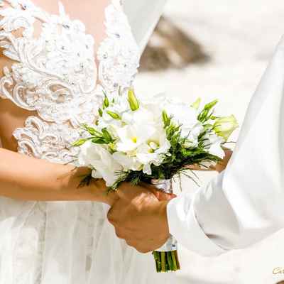 White friezes wedding bouquet