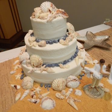 Marine white wedding cakes
