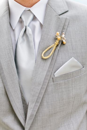 Gold groom style