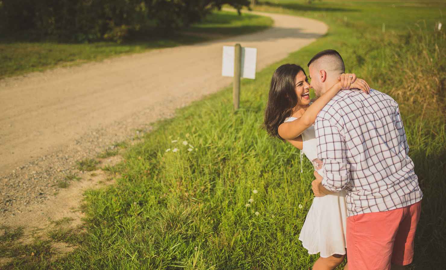 Outdoor summer wedding photo session ideas
