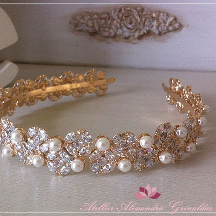 Tiaras and exclusive accessories for Brides