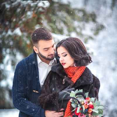 Outdoor winter white wedding photo session ideas