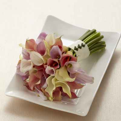 White calla wedding bouquet