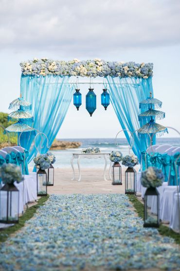 Outdoor blue wedding ceremony decor