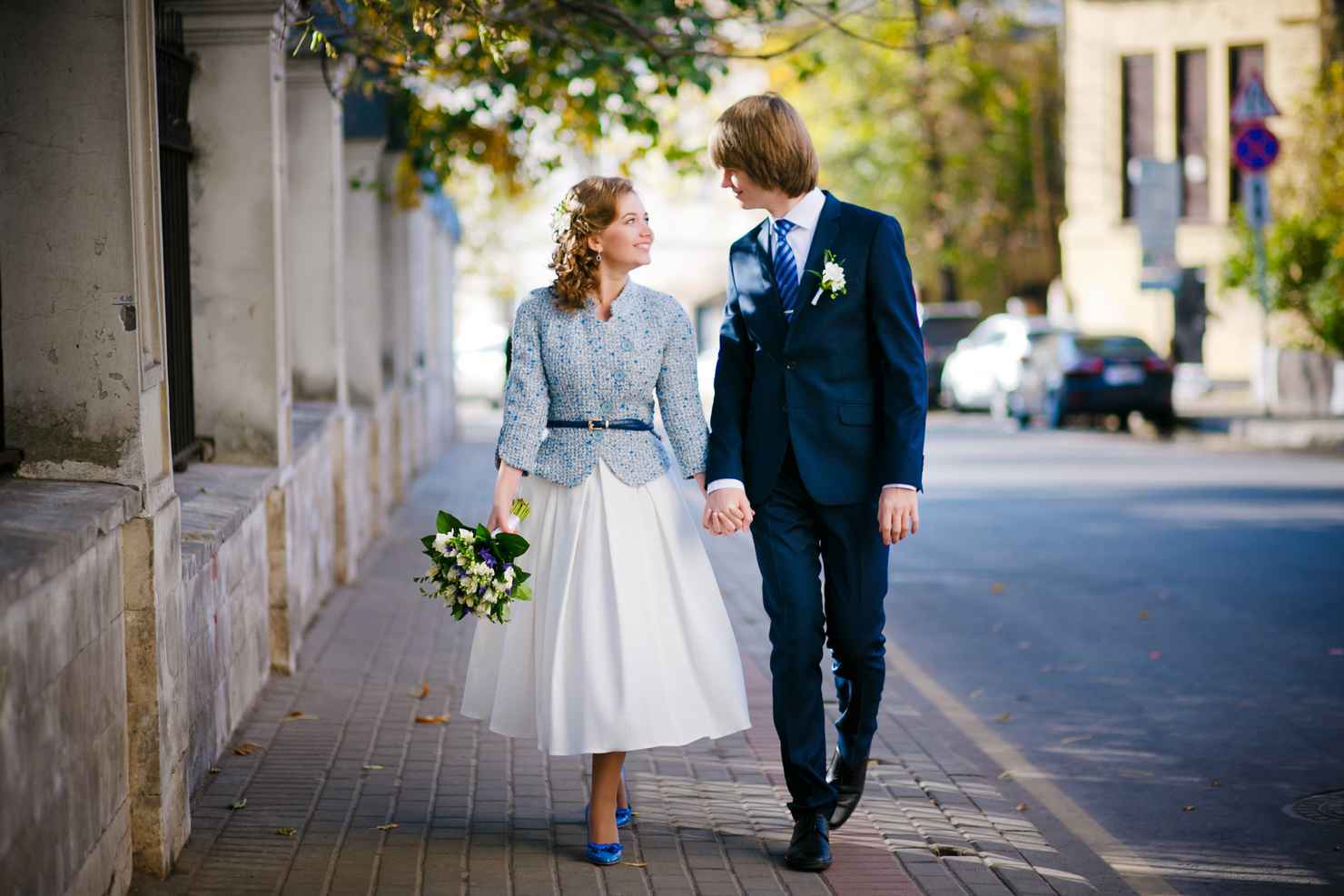 White outdoor short wedding dresses