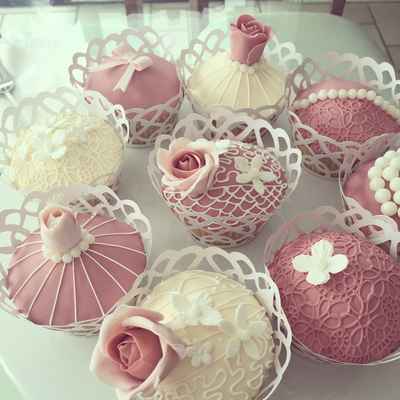 Ivory wedding cupcakes