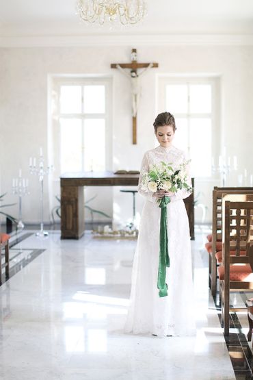 White overseas closed wedding dresses