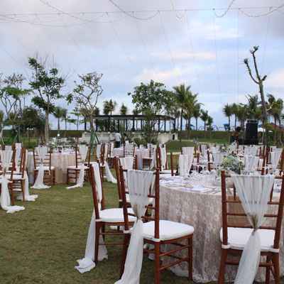 White overseas wedding reception decor