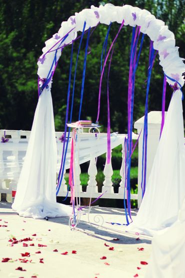 Blue wedding ceremony decor