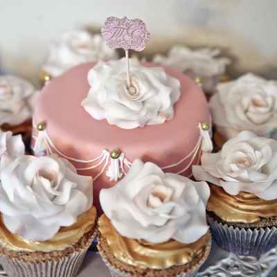 Vintage pink wedding cakes