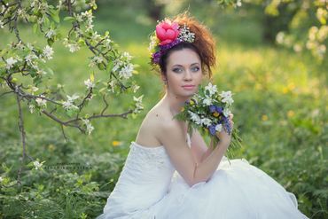 Outdoor spring long wedding hairstyles